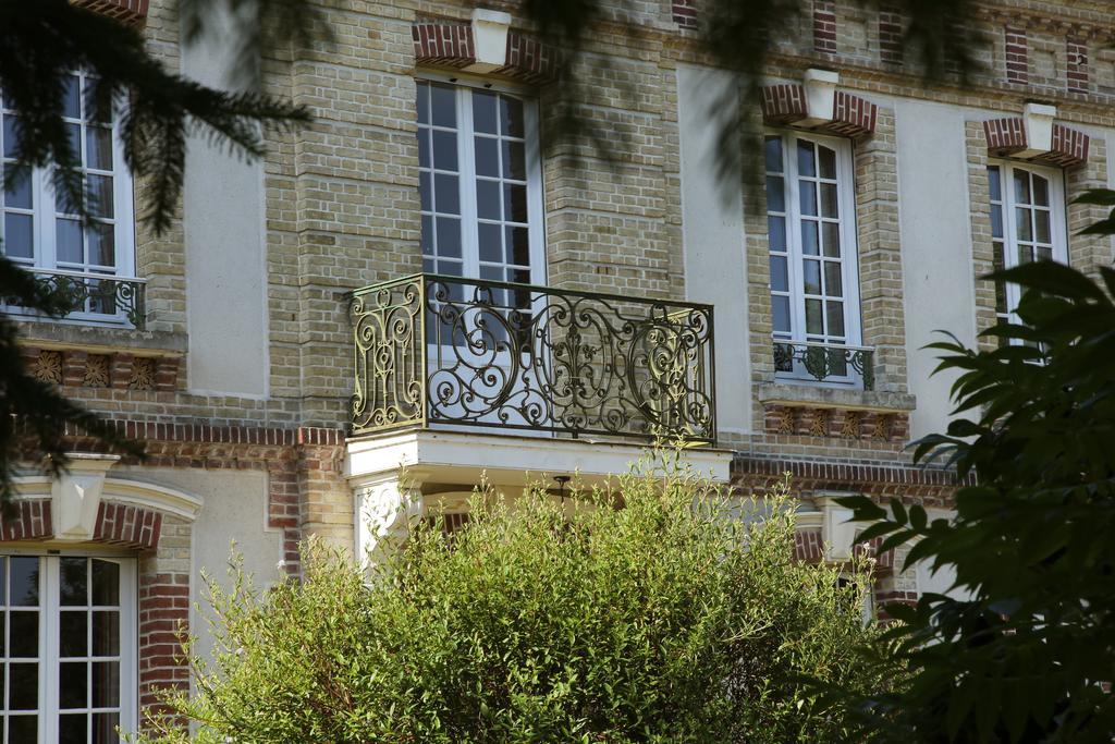 Manoir Le Mesnil Panzió Saint-Martin-aux-Chartrains Kültér fotó