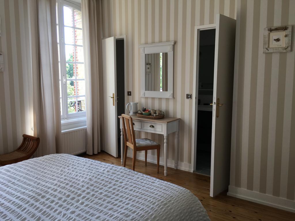 Manoir Le Mesnil Panzió Saint-Martin-aux-Chartrains Kültér fotó