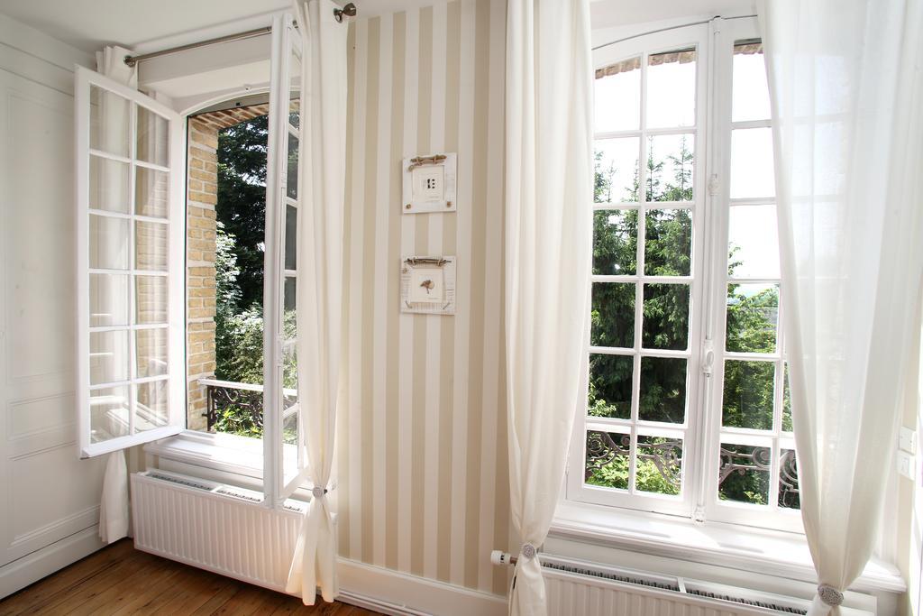 Manoir Le Mesnil Panzió Saint-Martin-aux-Chartrains Kültér fotó