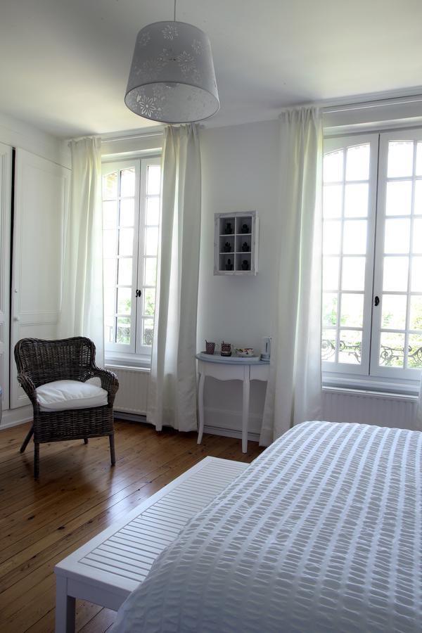 Manoir Le Mesnil Panzió Saint-Martin-aux-Chartrains Kültér fotó